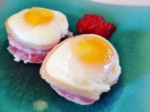 egg and bacon breakfast cups
