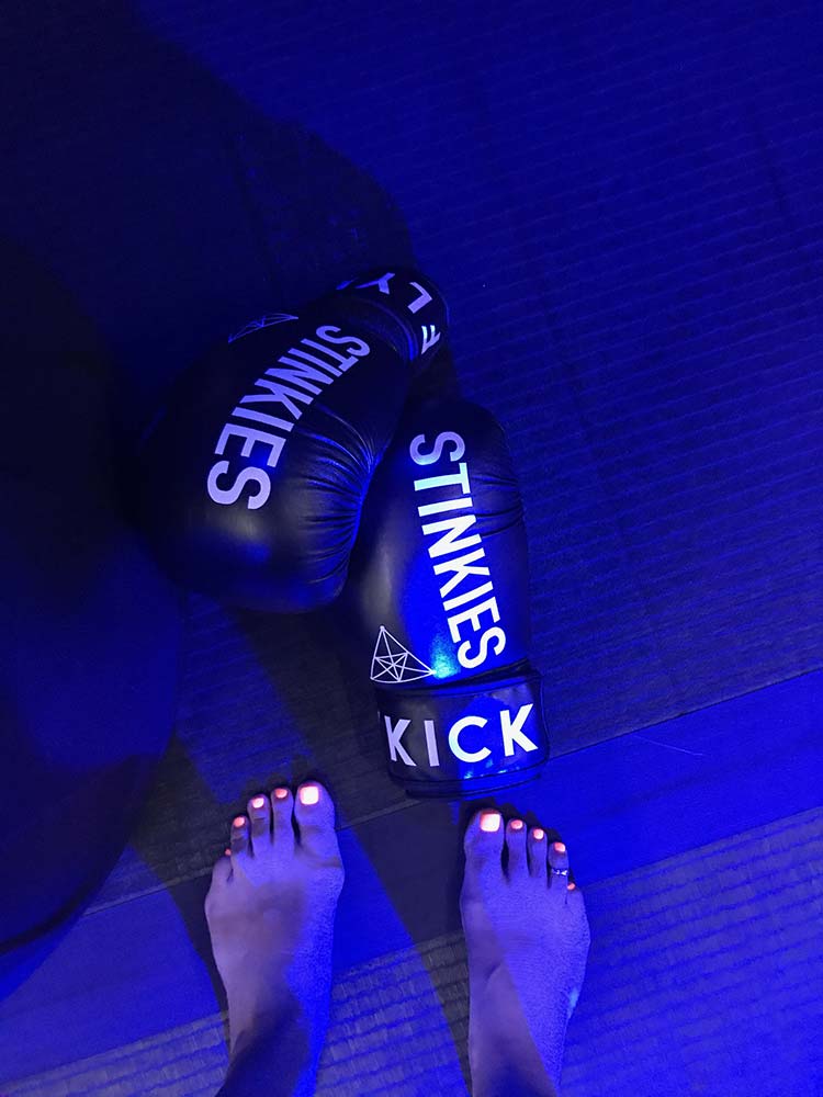Flykick Kickboxing review - UV lights